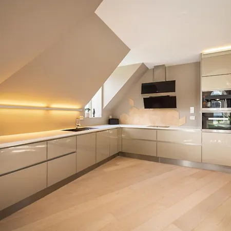 160 M2 Luxury Penthouse W Roof Terrace *