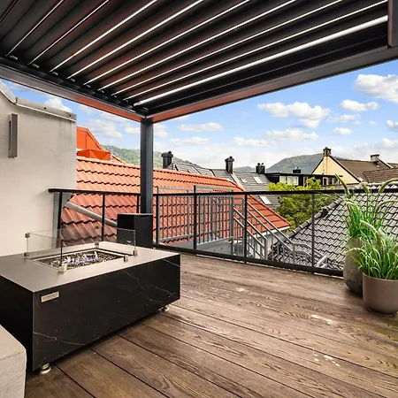 160 M2 Luxury Penthouse W Roof Terrace Lejlighed